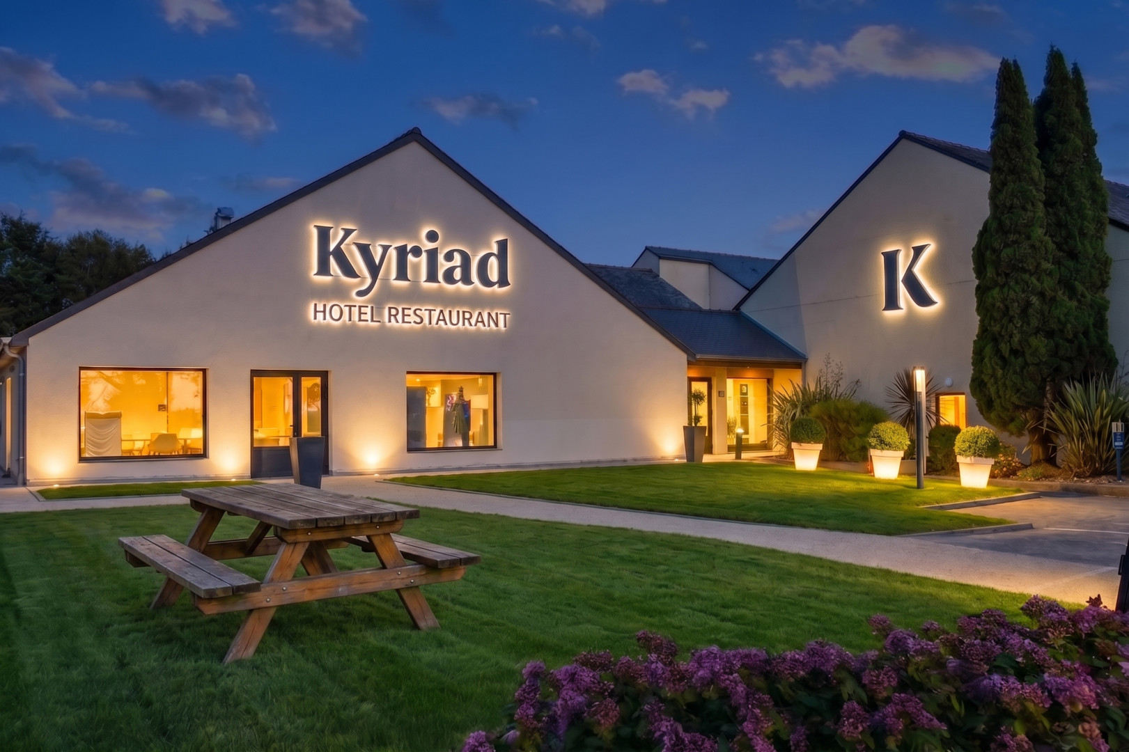 Façade hôtel Kyriad Lannion Perros-Guirec
