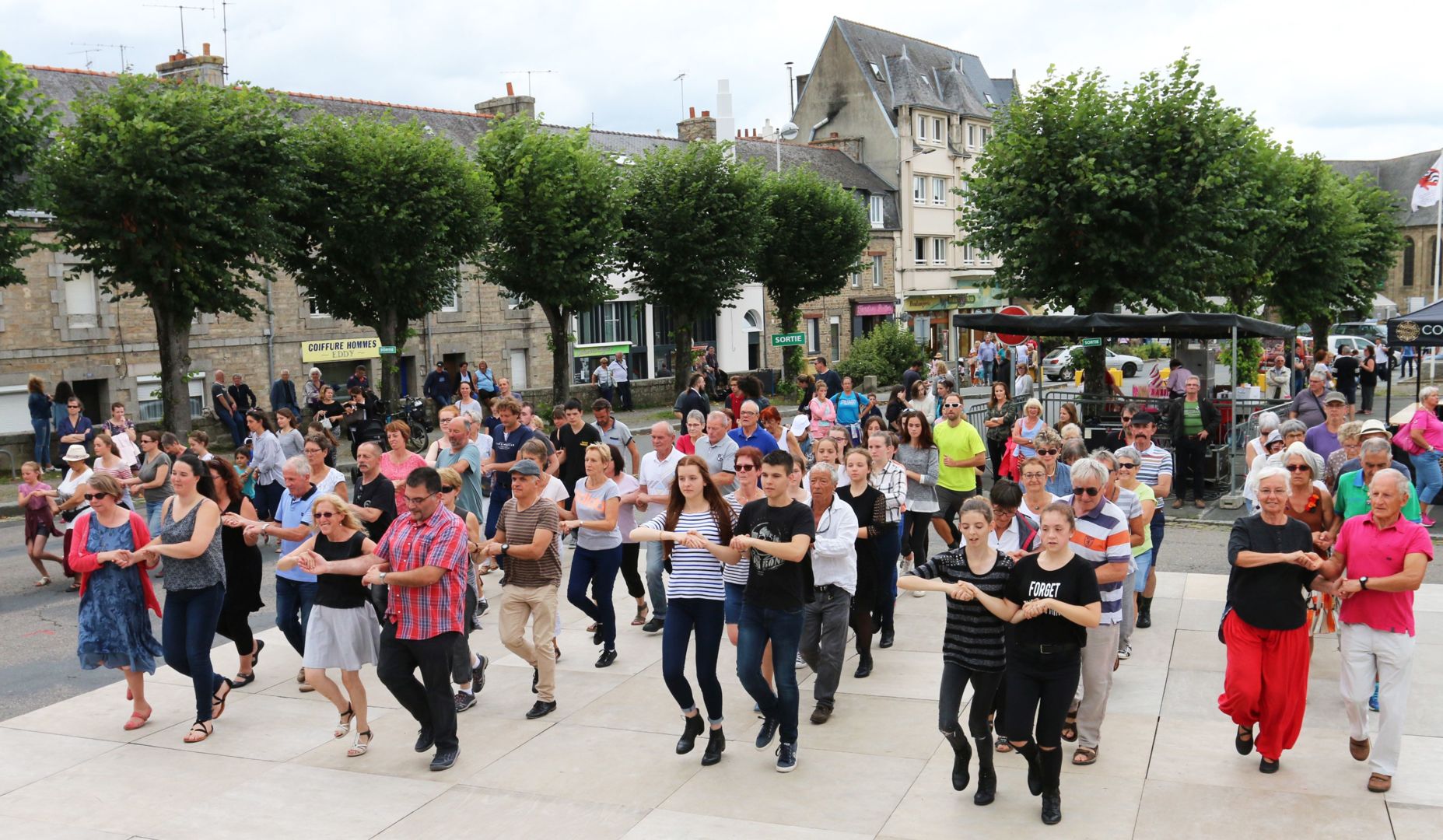 Festival de la St-Loup - Initiation à la danse bretonne ©Pascal Le Coz