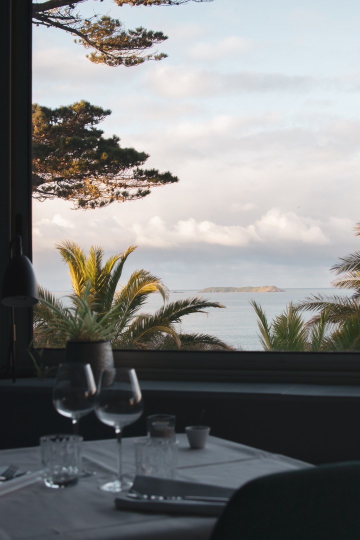TABLE DE LA VILLA 1 - vue mer @HBA.DelphineErhel