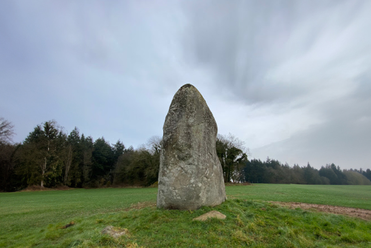 Menhir du Perfaux, Saint-Vran, Côtes d'Armor