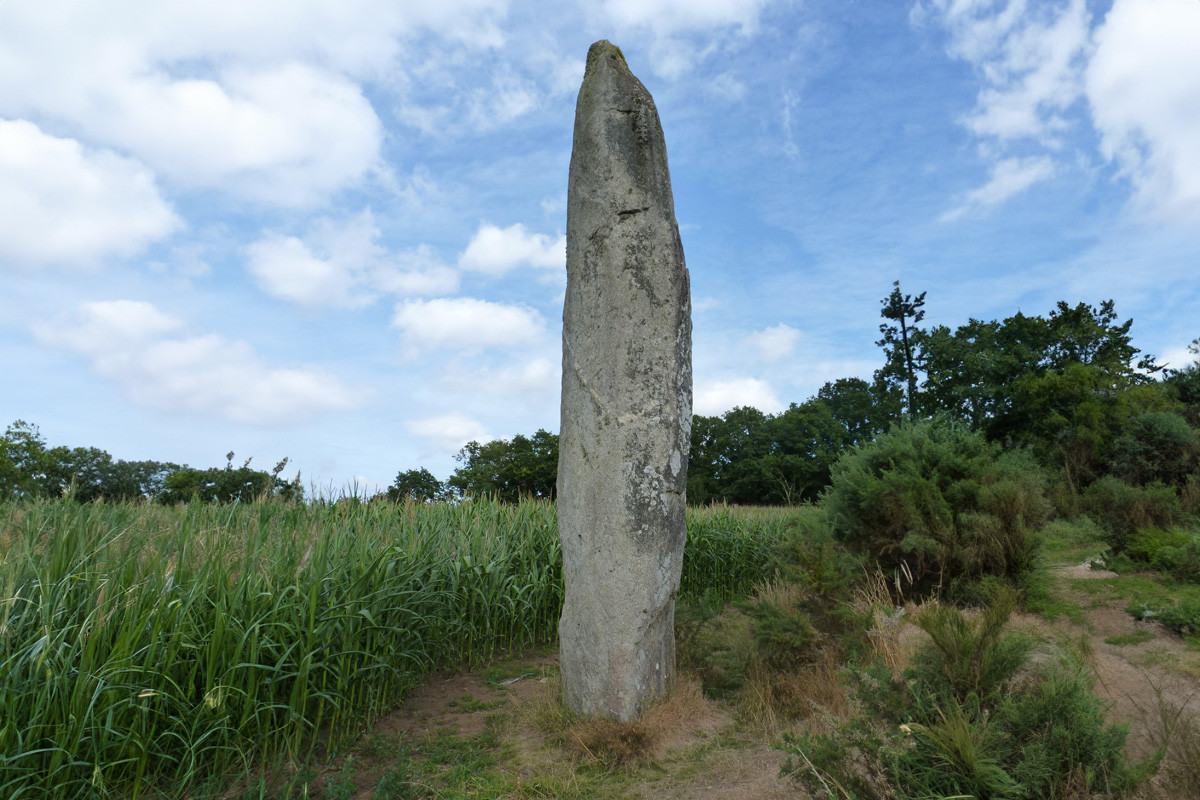 Menhir de la Roche Longue, Quintin, Côtes d'Armor