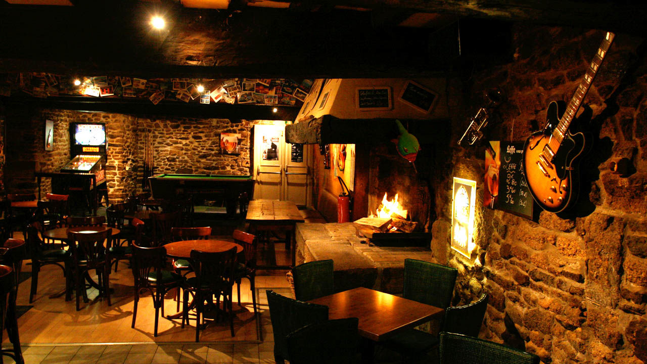 Pub au Vieux Saint-Sauveur-Dinan