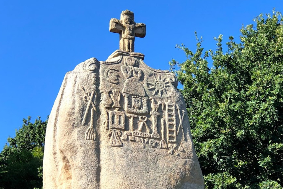 Menhir de Saint-Uzec, Pleumeur-Bodou, Côtes d'Armor