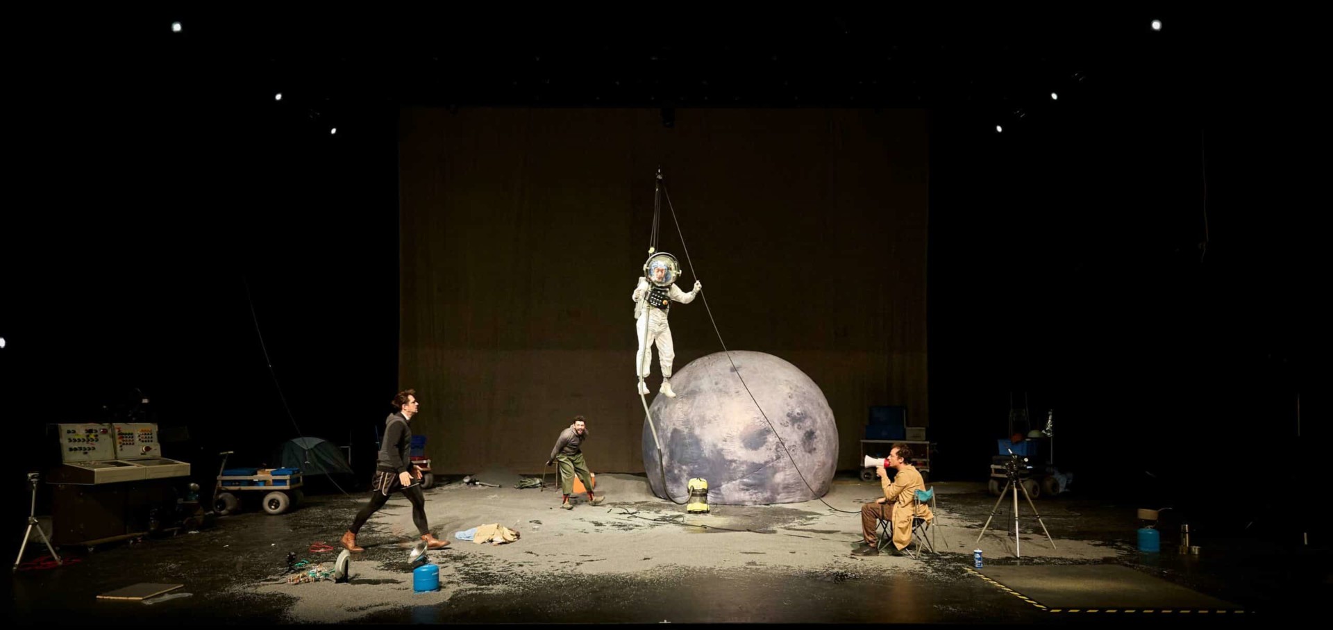 14-subjectif-lune-pierre-grosbois-compressed-scaled