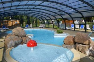 Camping-Le-Villeu-Lancieux-piscine-interieure