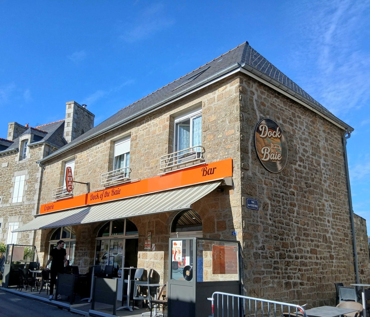 Dock of the Baie_bar-crêperie-restaurant_St-Jacut_devanture