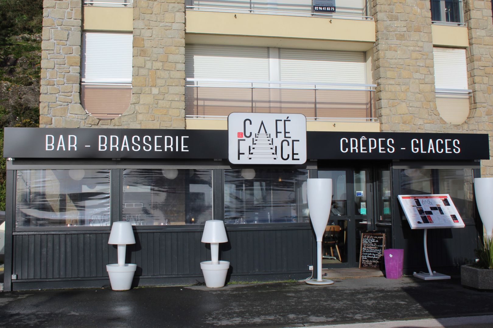restaurantlecaféface-St-Cast-12.2019-MarieCarrée