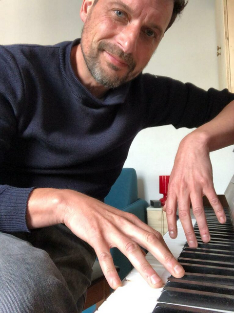 Karapiano Karaoke piano live