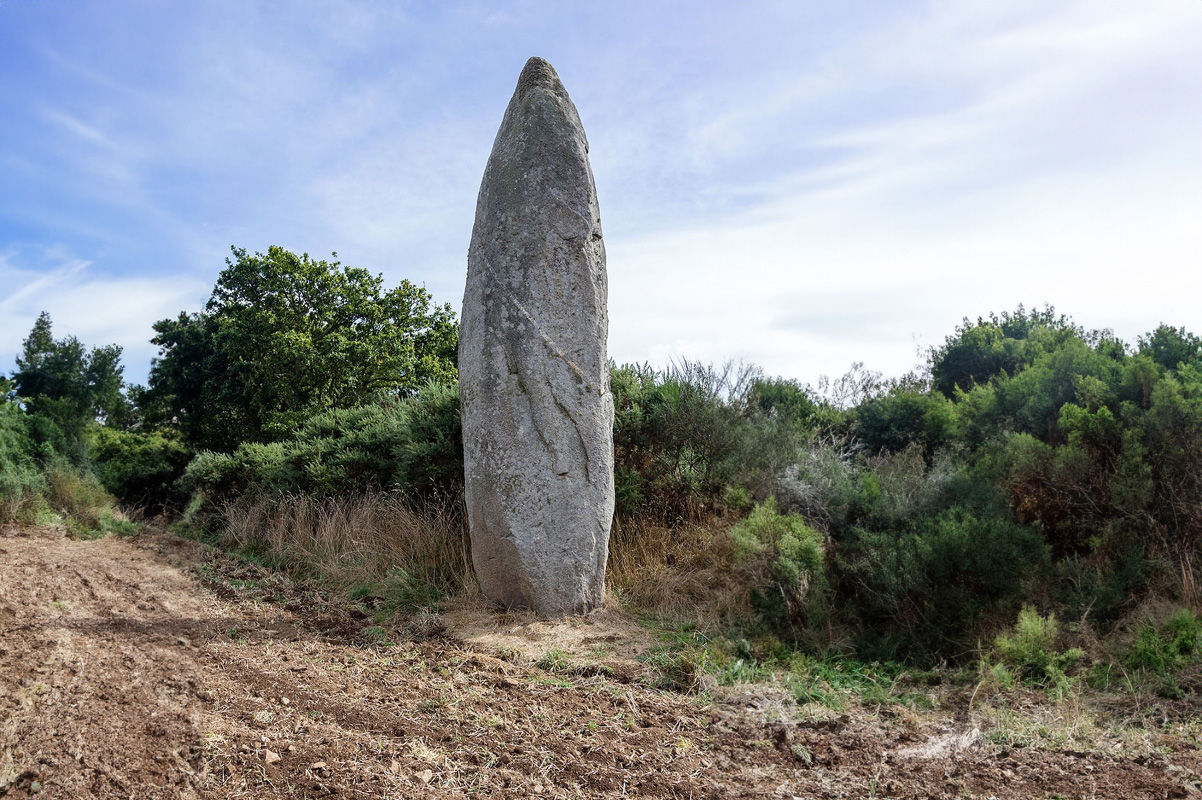 Menhir de la Roche Longue, Quintin, Côtes d'Armor