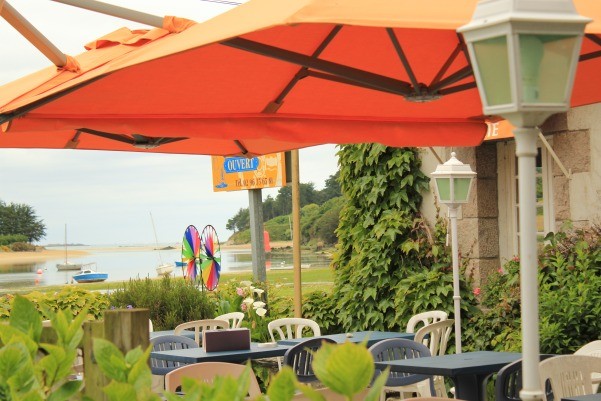 Terrasse vue mer Plestin