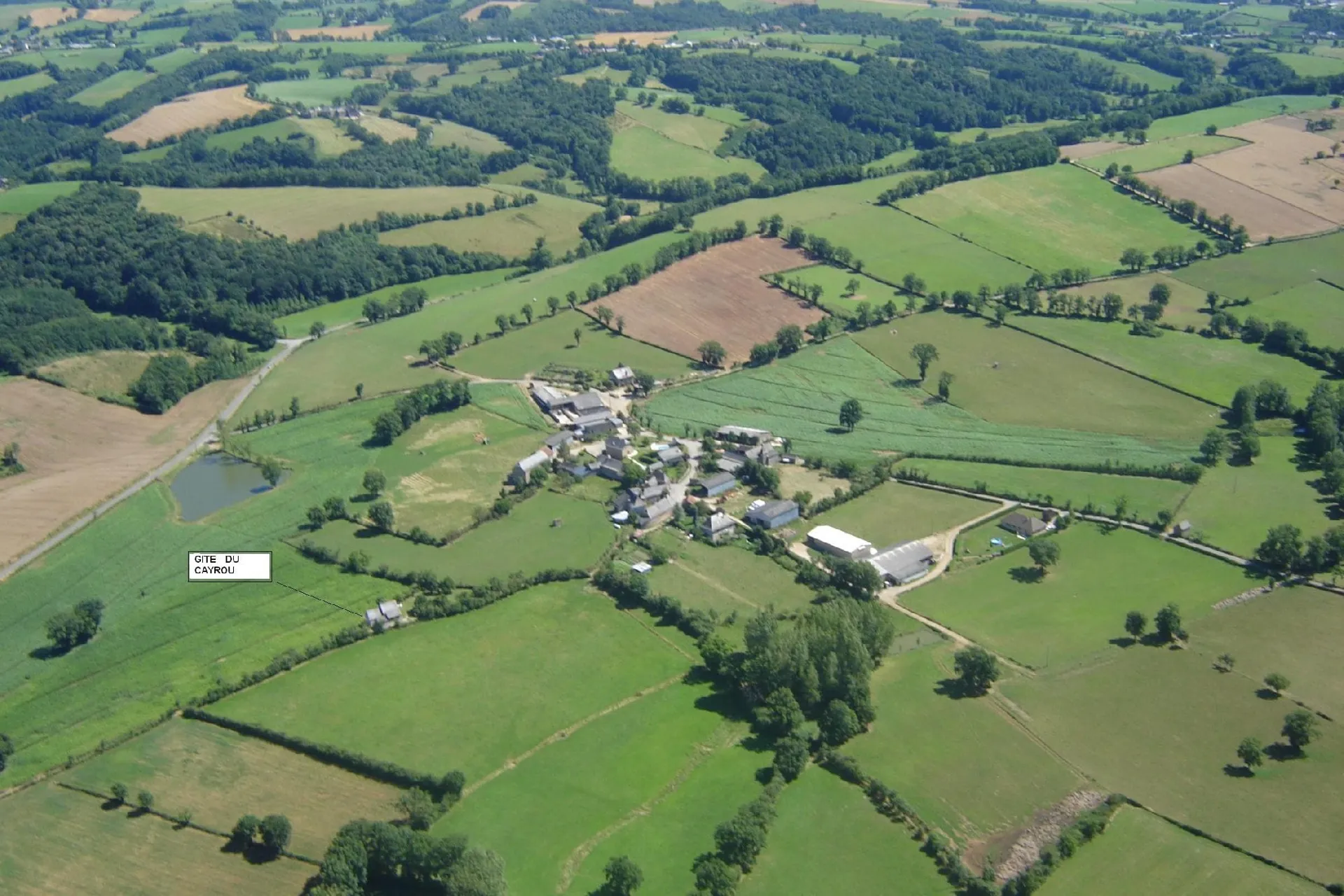 Vue aérienne ,gite à l'écart du village