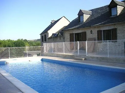 Piscine du gite de la Cazelle