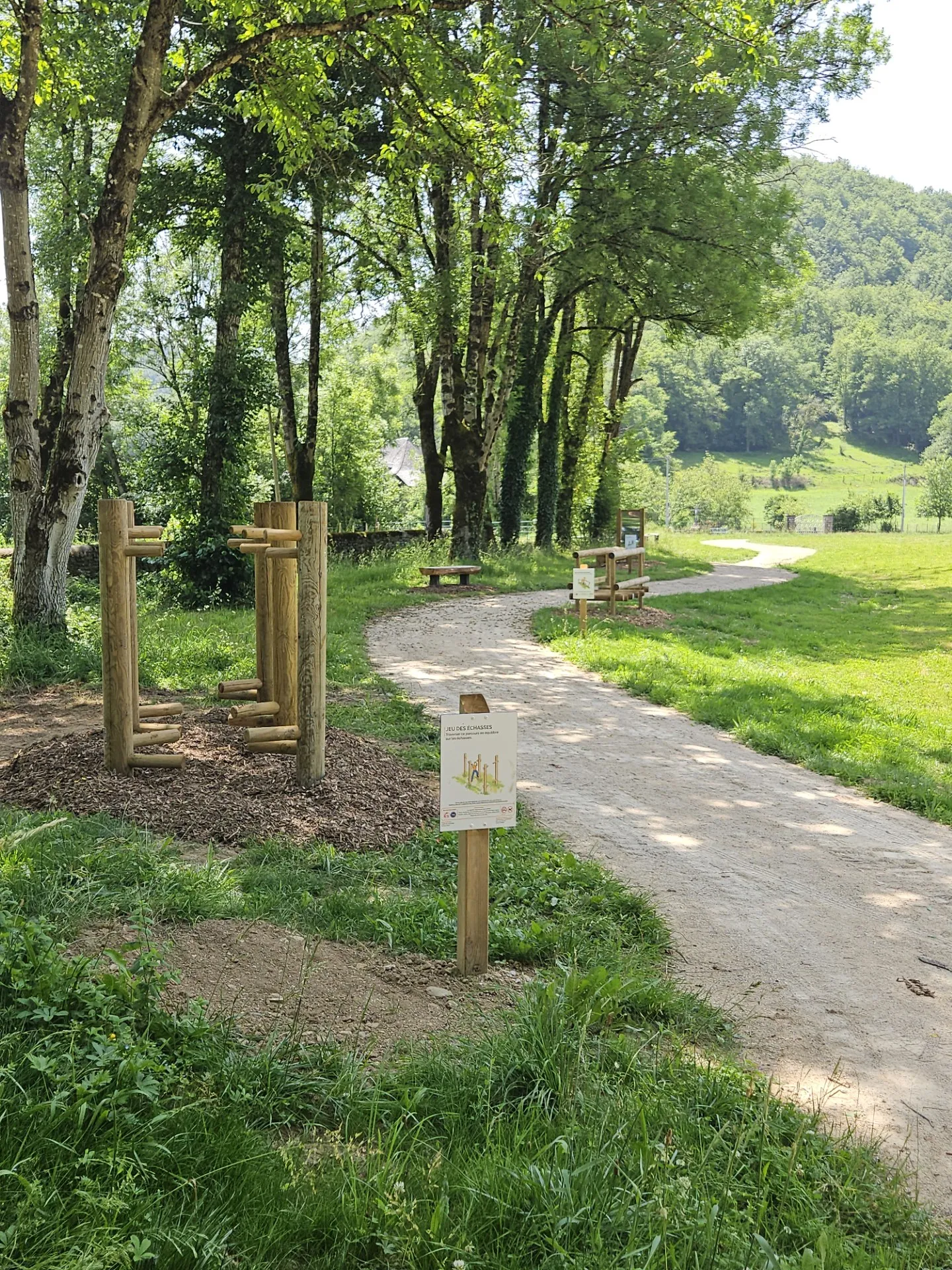 AIRE DE JEUX - PARCOURS JEUX NATURE