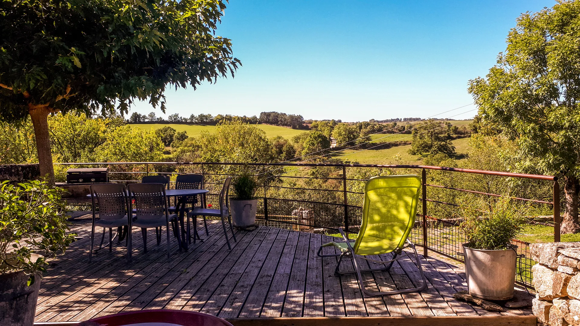 Gîte La Garde - 50 m² de terrasse (totalement close) avec la campagne pour seul vis à vis