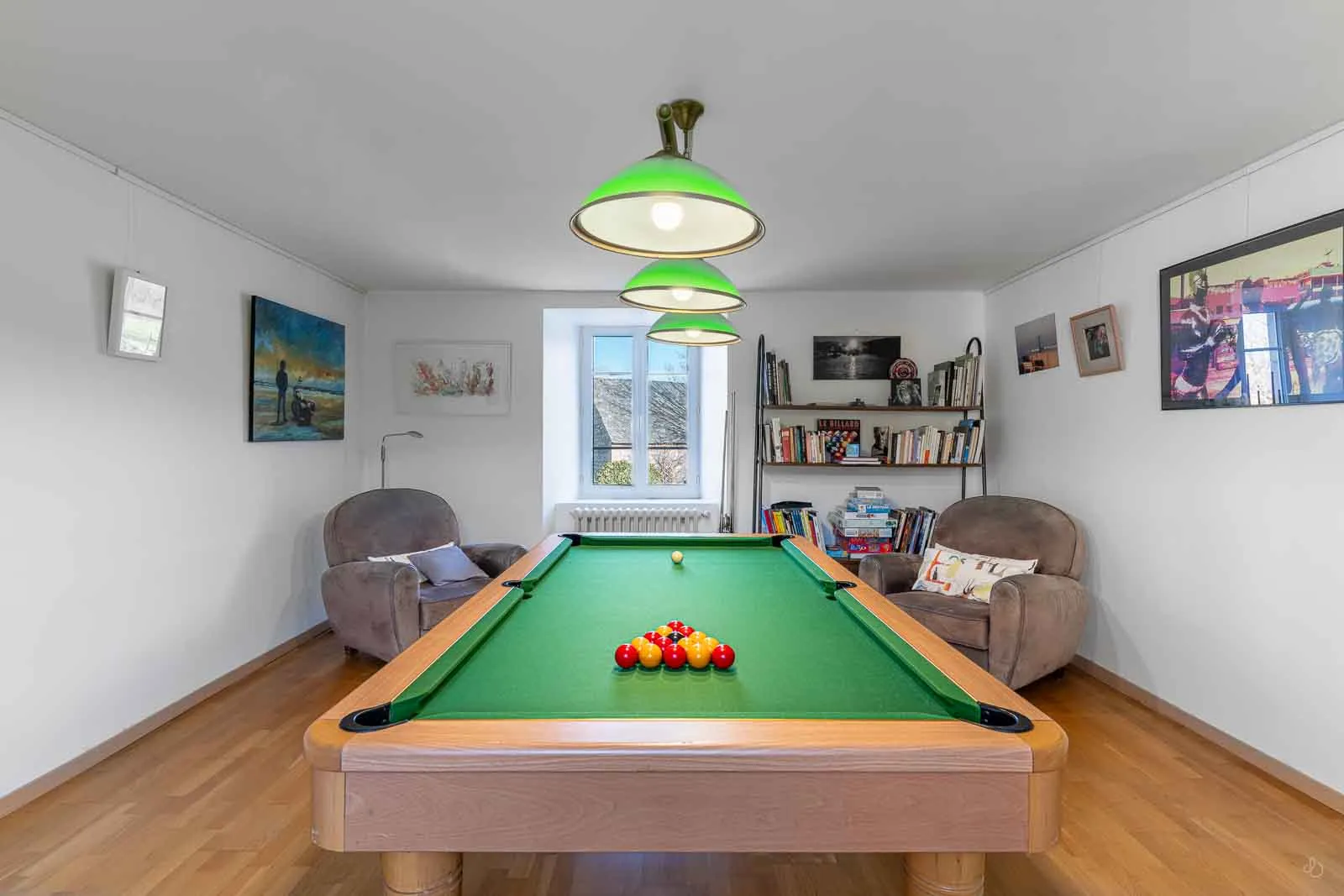 Le Clos du Barry - le salon des hôtes (billard)