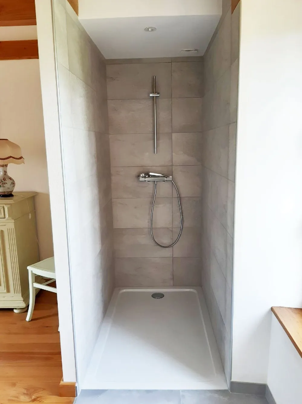 salle d'eau chambre grise