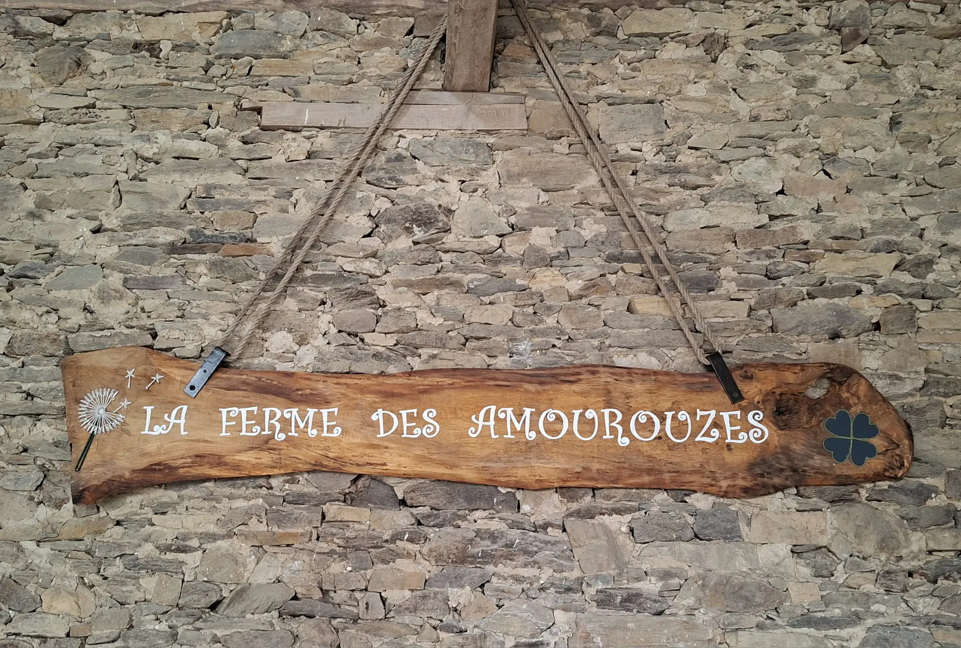 Enseigne de la ferme des Amourouzes