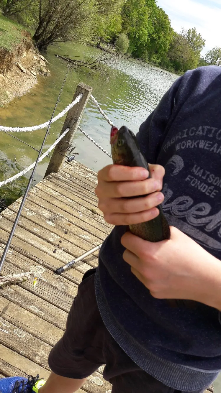 Pêcheur au lac de Bannac