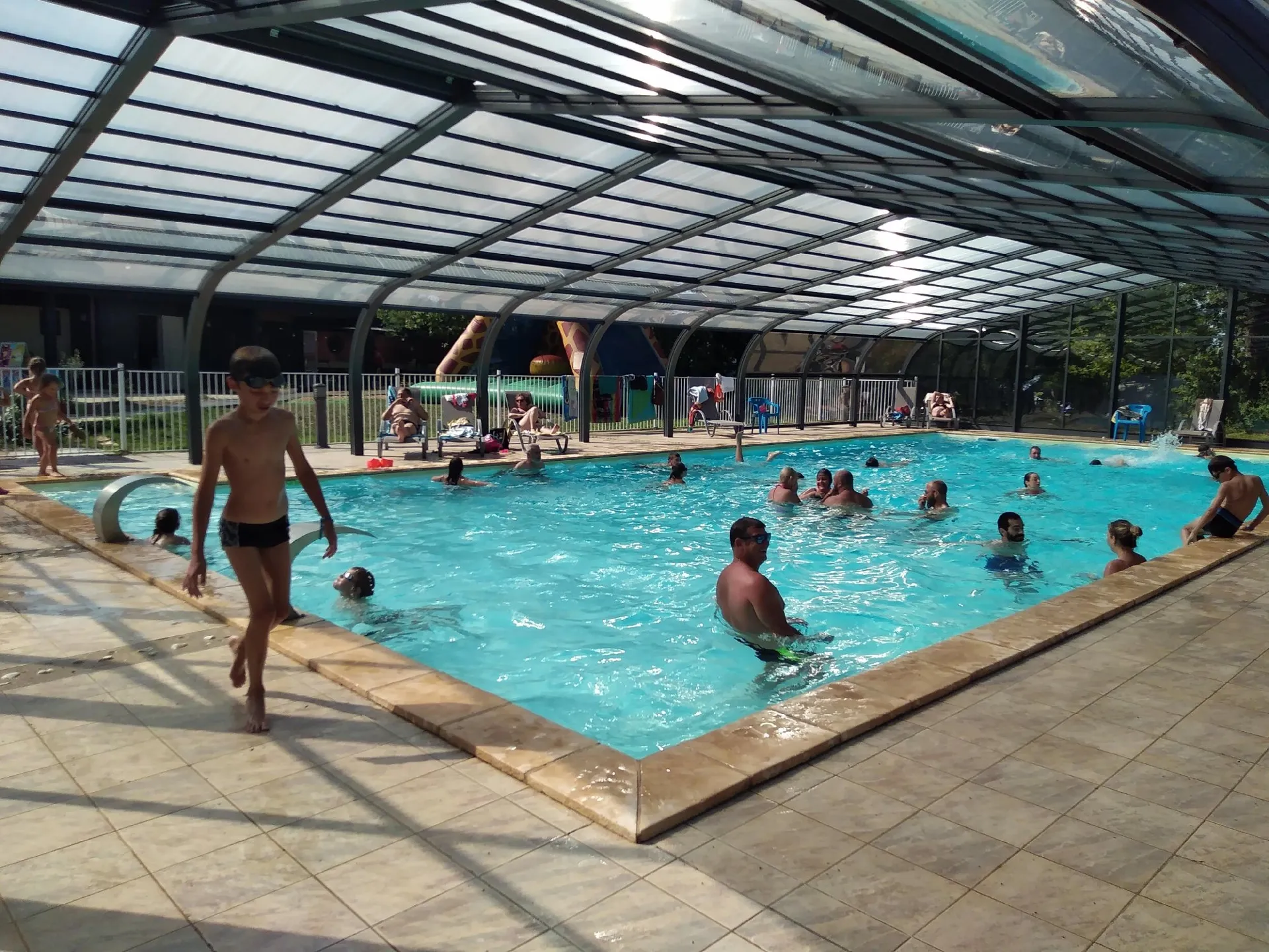 Piscine couverte du Camping Lac aux Oiseaux