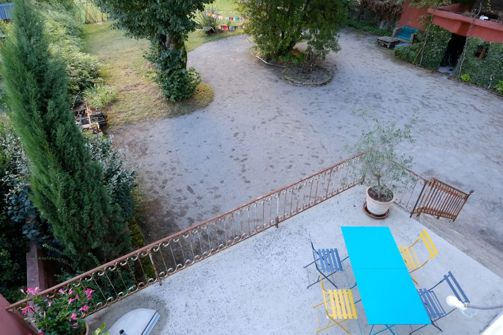 Le terrain et la terrasse