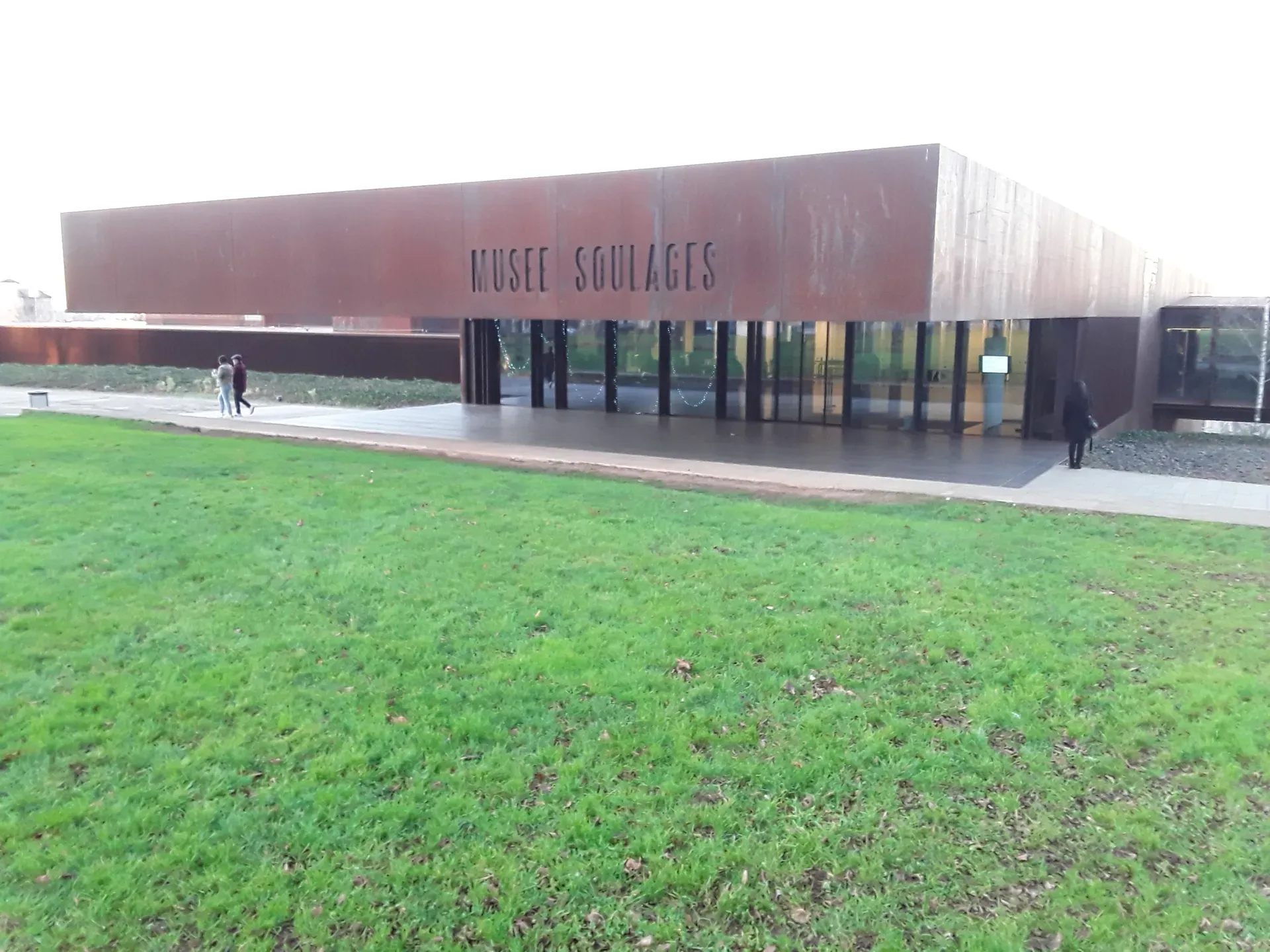 RODEZ Son musée Soulages avec les œuvres du peintre ruthénois Pierre SOULAGES