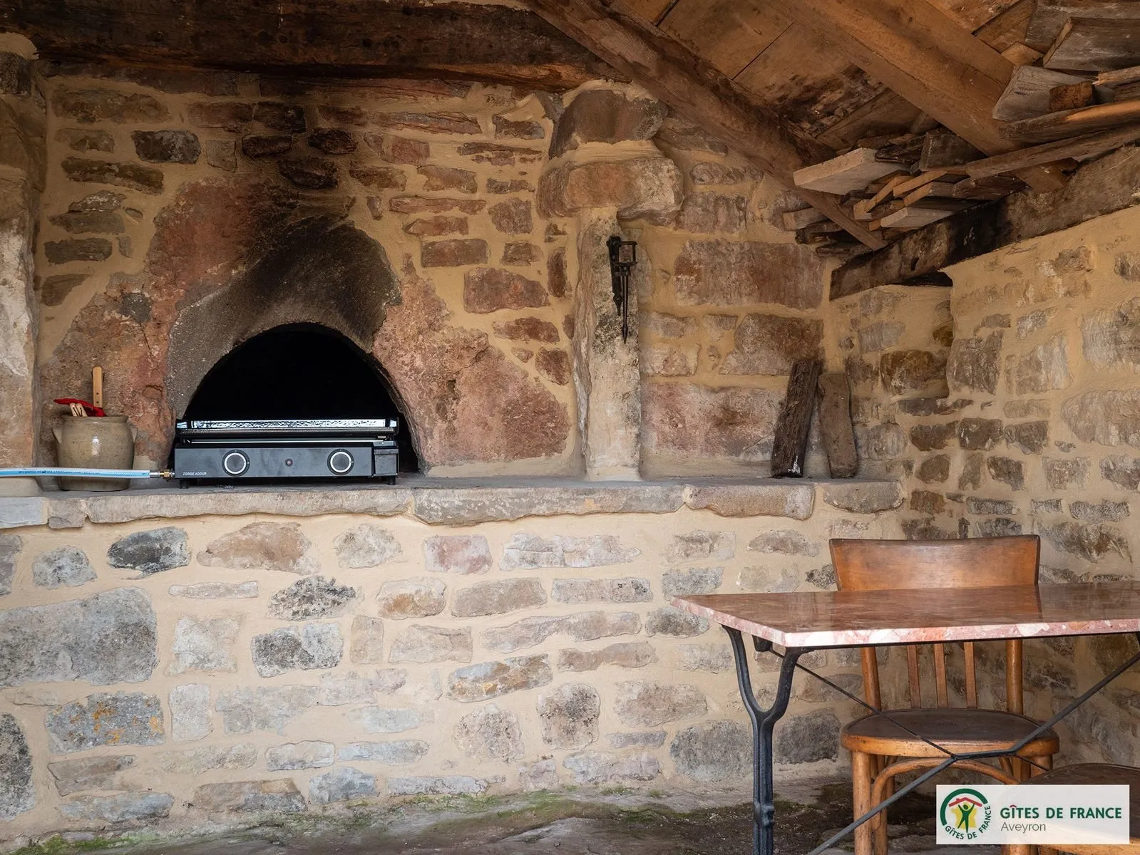 Son four à pain avec la plancha