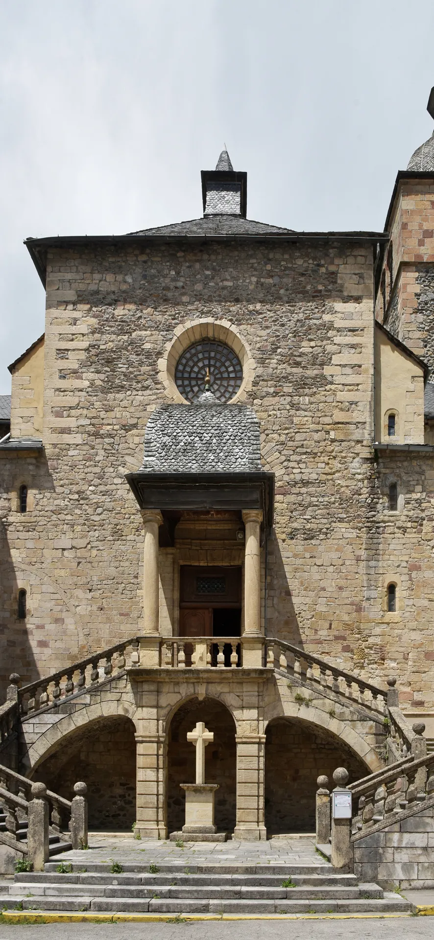 Escalier église paroissiale de Saint Geniez d'Olt