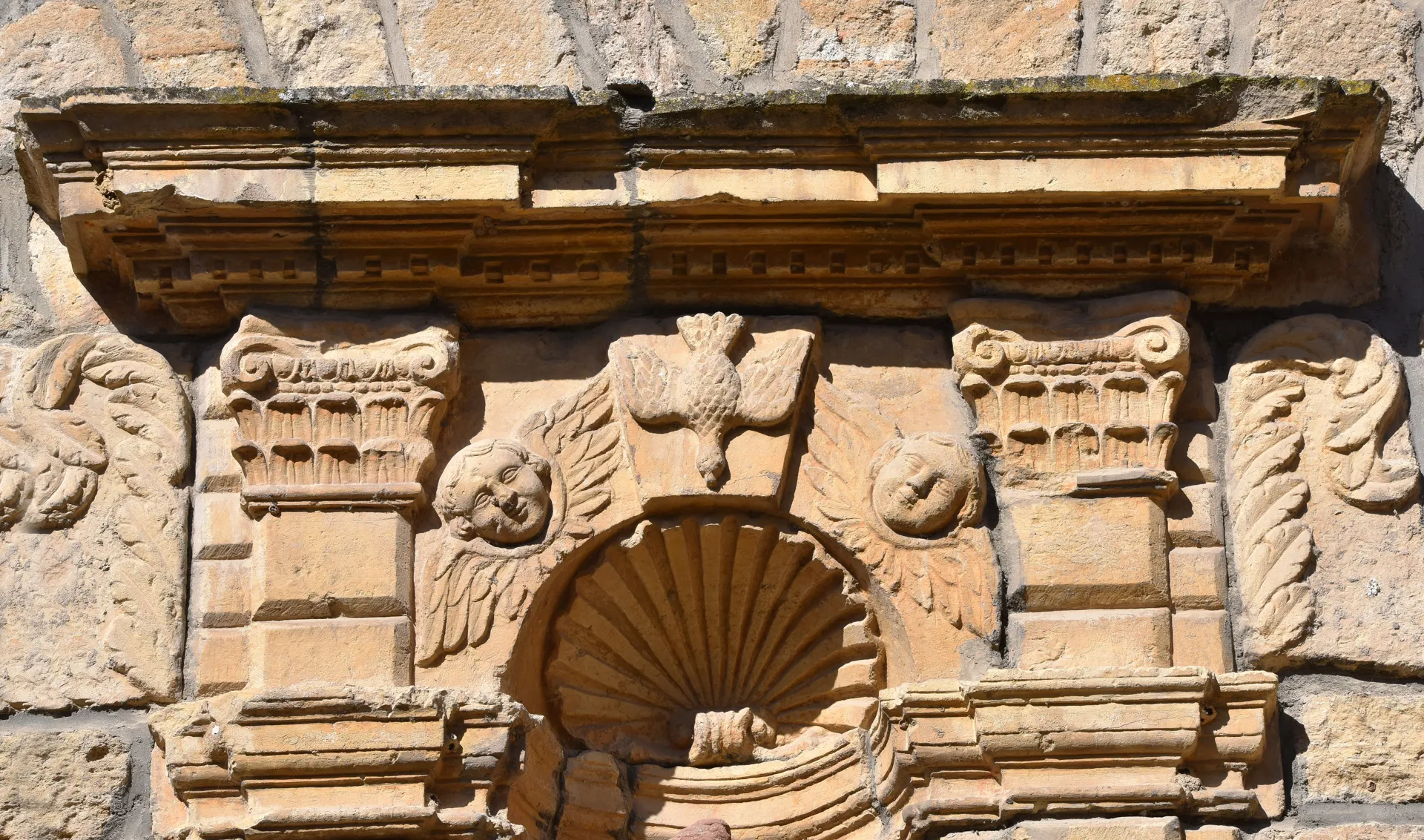 Détail église paroissiale de Saint Geniez d'Olt