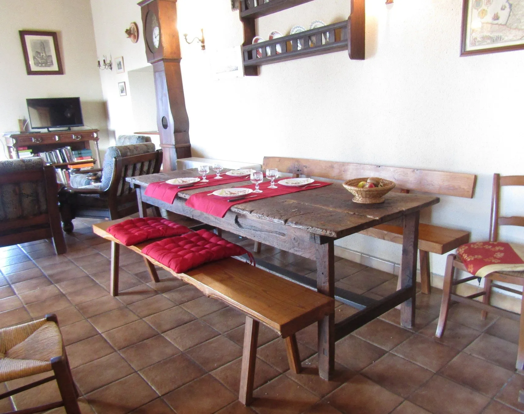 la Fenial, Bon Appétit ! C'est une table-bistrot ancienne. Elle peut vous en raconter, des histoires !