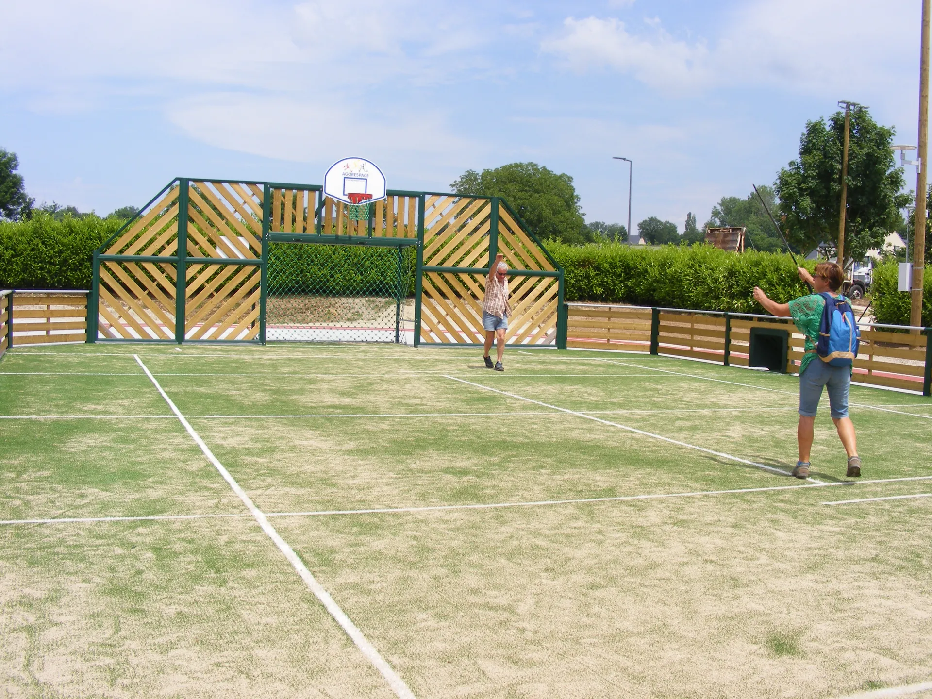 Au bas du village, un espace-jeux, toujours apprécié par les enfants