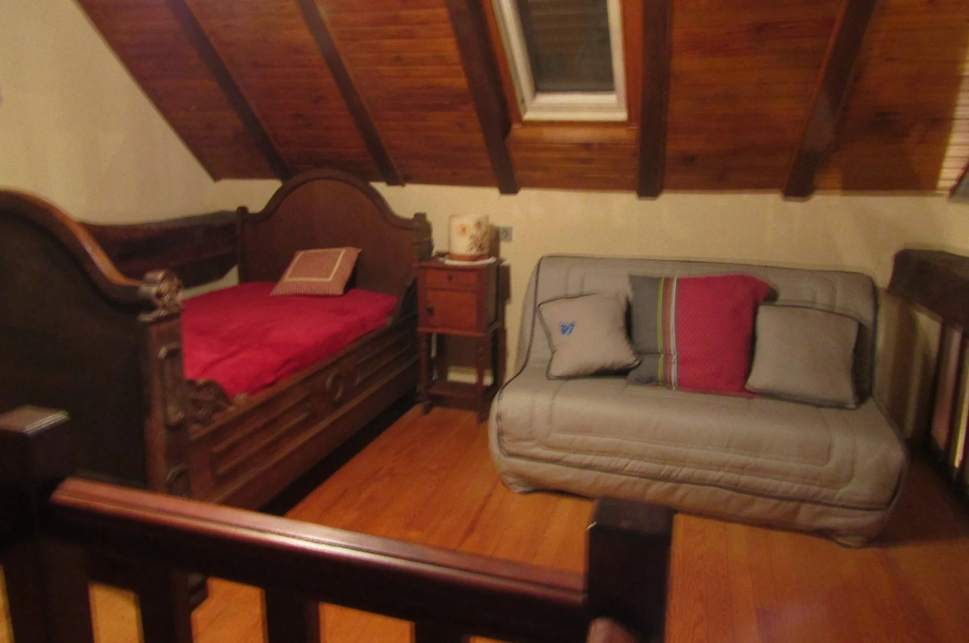 la Fenial, la mezzanine. Nous pouvons choisir soit le BZ, soit le lit ancien (et confortable, bien sûr !)