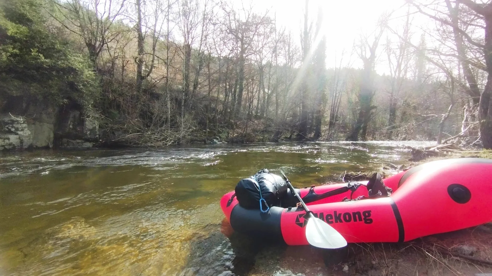 Packrafting dans les rapides des gorges du Lot