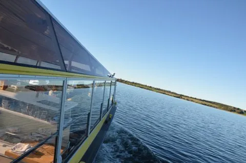 Bateau-promenade Le Papillon Jaune sur le lac de Pareloup