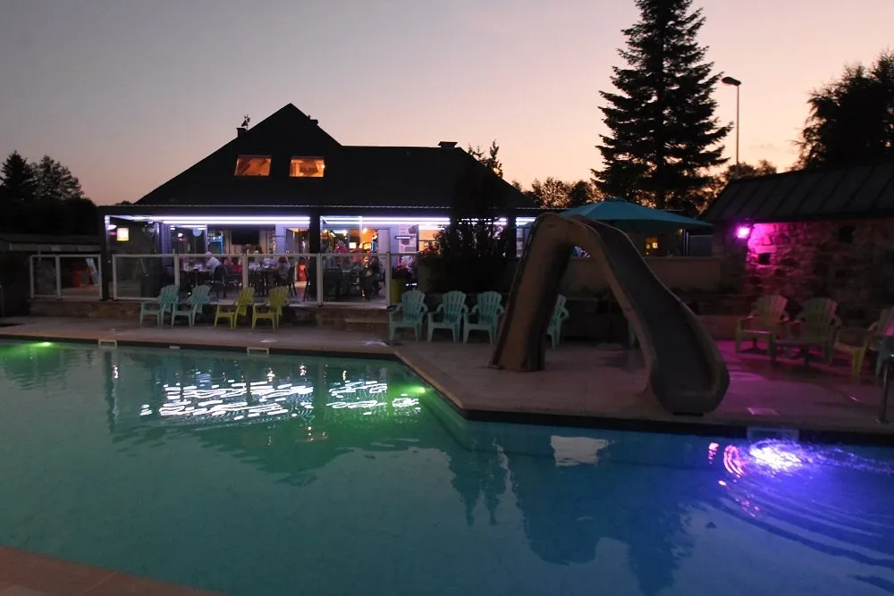 Piscine, restaurant soir