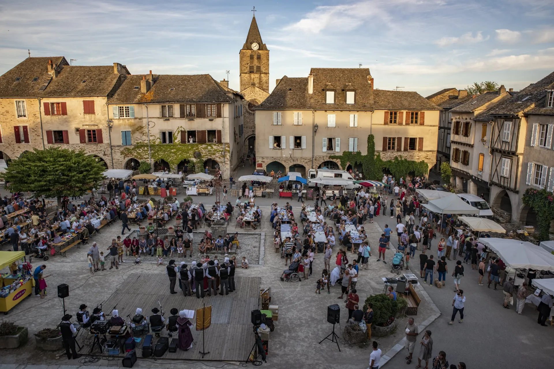 Marché nocturne de Sauveterre-de-Rouergue