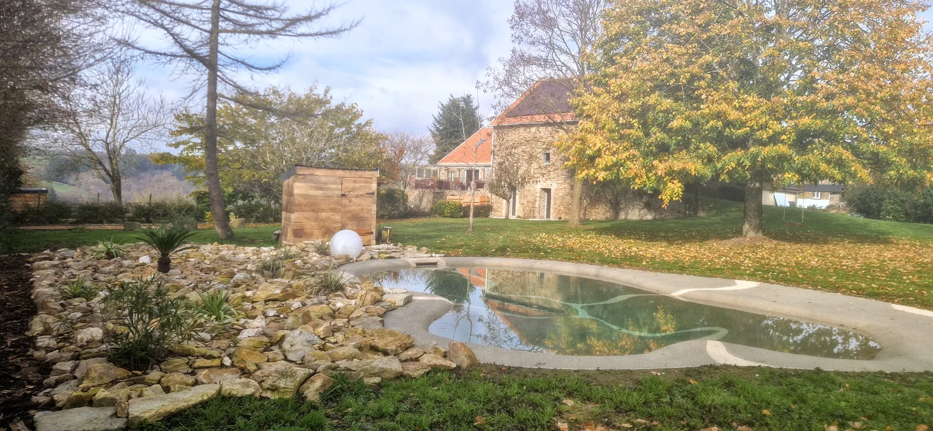 Bassin de Baignade et de détente avec profondeur max de 1m20