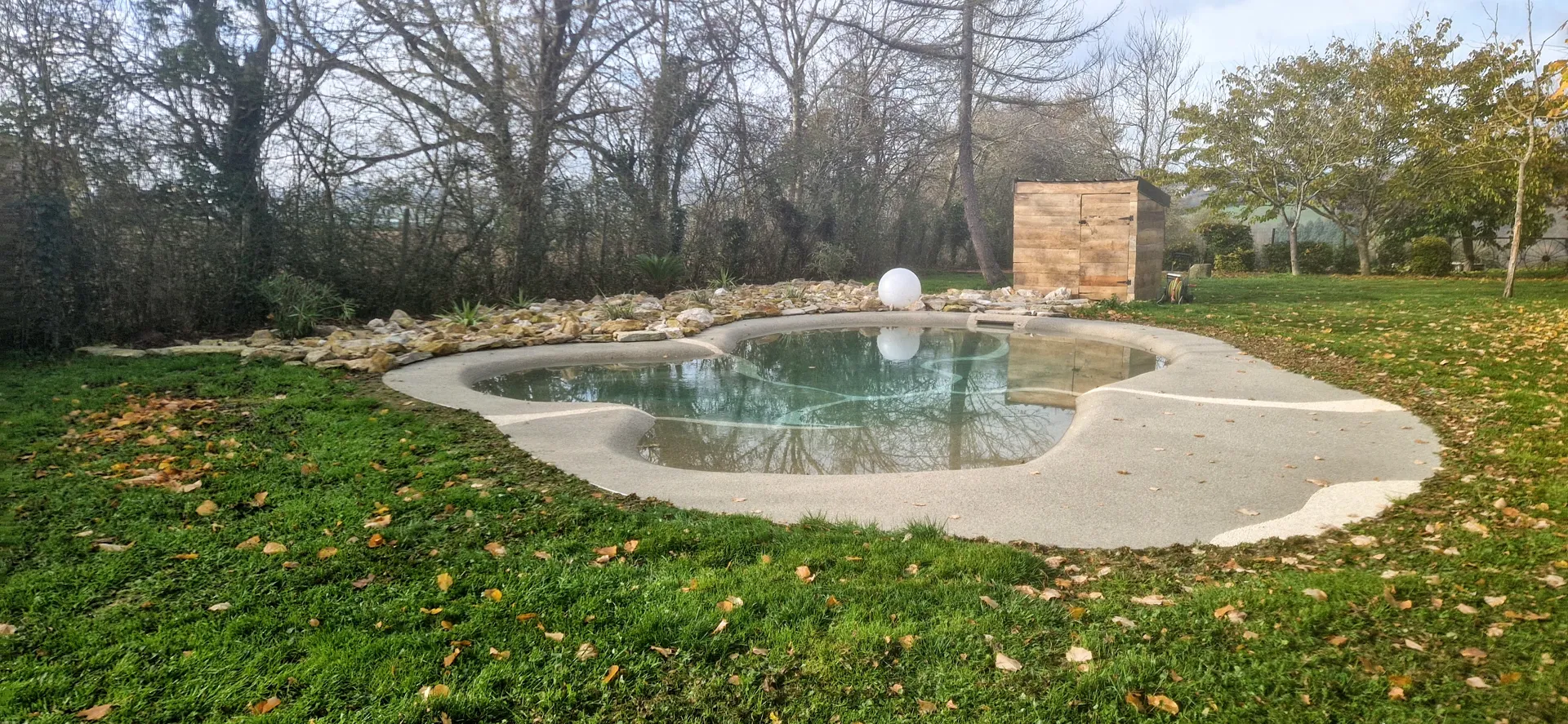 Bassin de Baignade et de détente avec profondeur max de 1m20