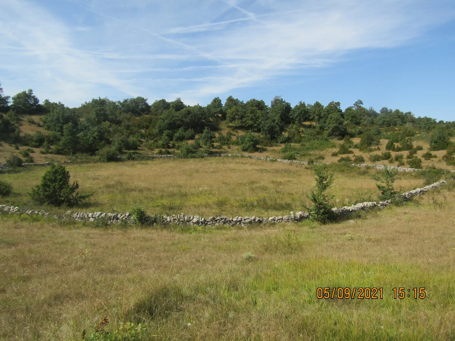Gîte Les Volets Bleus Sur le Causse, la doline de Sermeillets