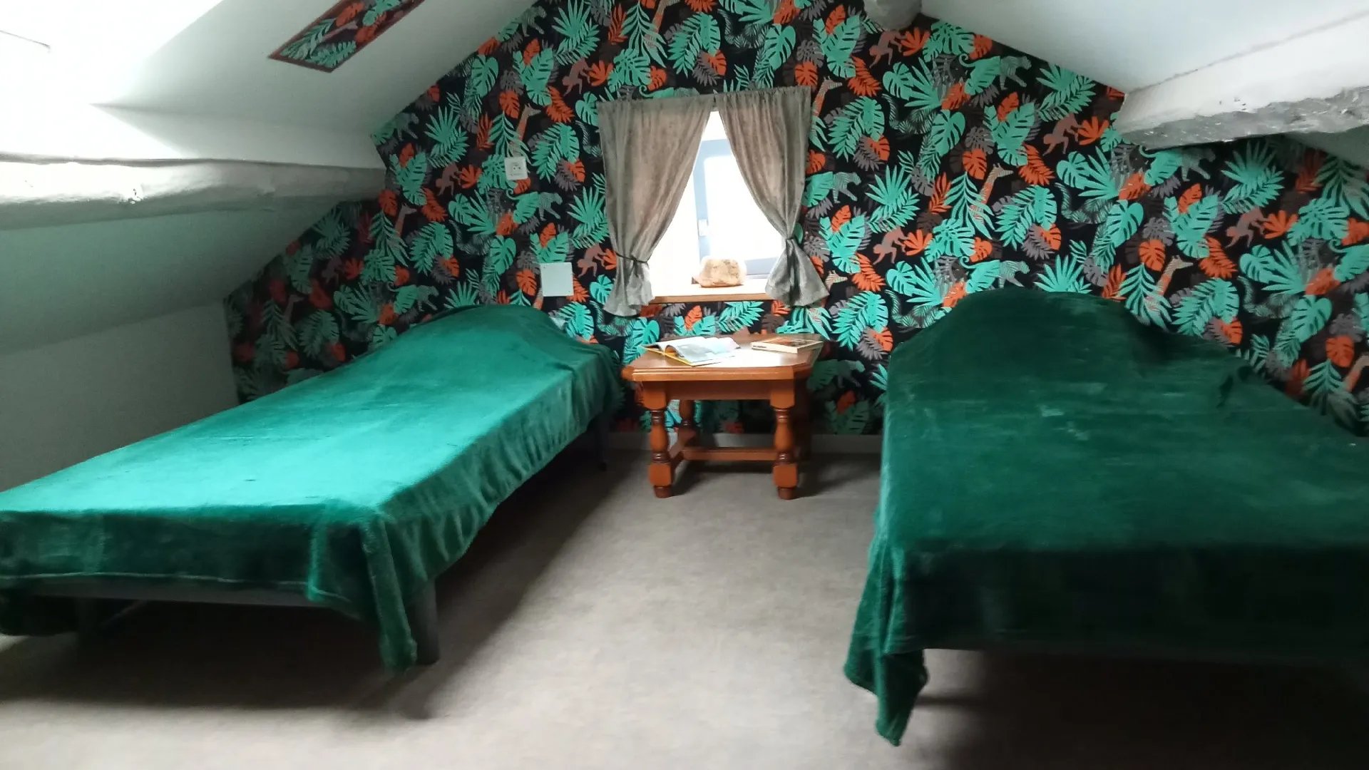 Gîte Les Volets Bleus. La Cabane des enfants