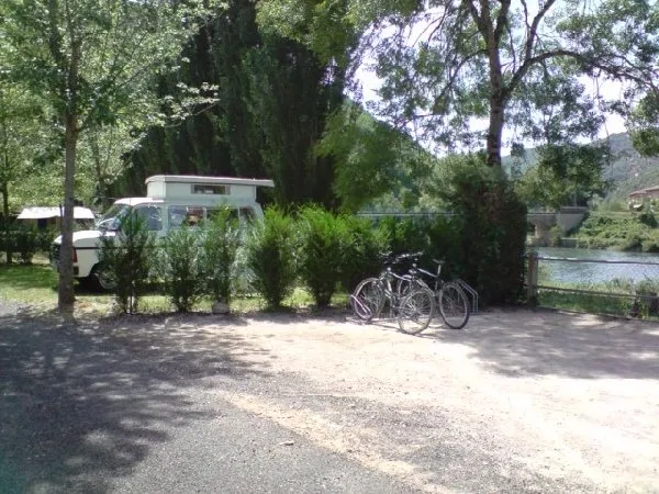 Baladez vous à velo le long de la rivière...