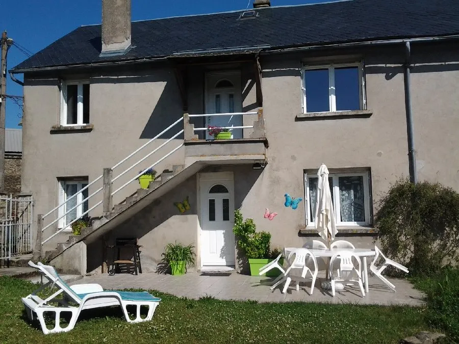 gite-m-Vassalo-facade-maison - AYG6049