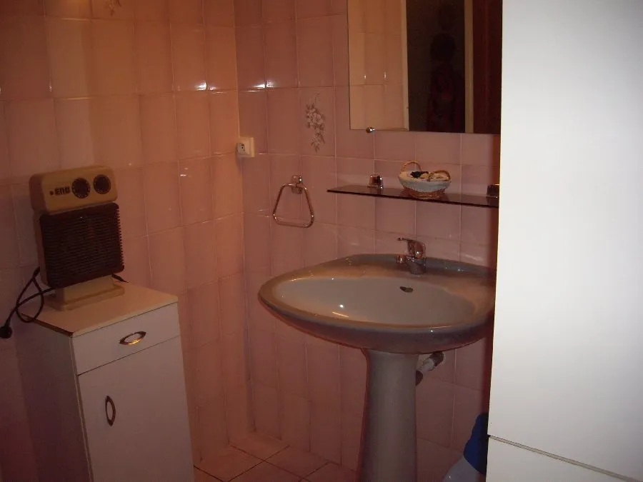 salle-de-bain-lévézou-gite-de-m-vassalo - AYG6049