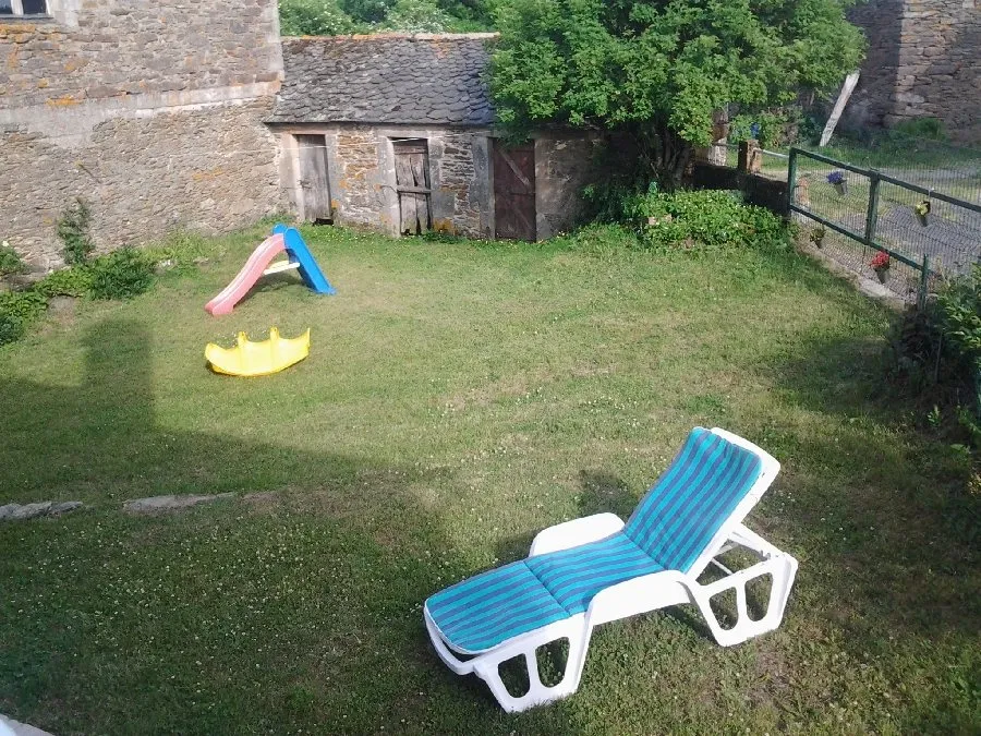 cour-du-gite-m-Vassalo - AYG6049