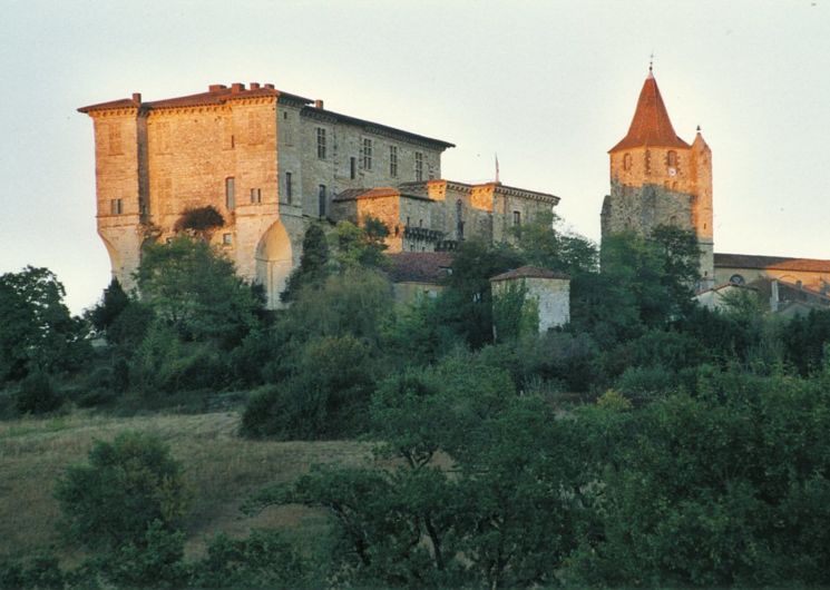 Château de Lavardens au coucher du soleil