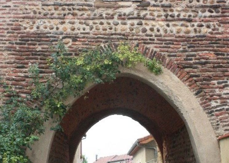 PORTE DE LA TOUR DU CHATEAU D'ARCOURT