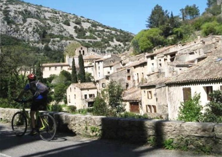 L'Hérault à vélo entre lac, cirques et gorges - St-Guilhem-le-Désert
