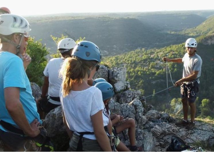 Grimpe et via-ferrata dans les Gorges de l'Aveyron, proche du Roc du Gorb_Mouzieys-Panens