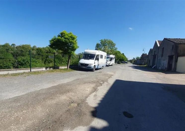 Borne de Services et Aire de Stationnement Camping-Car de Brens_Brens