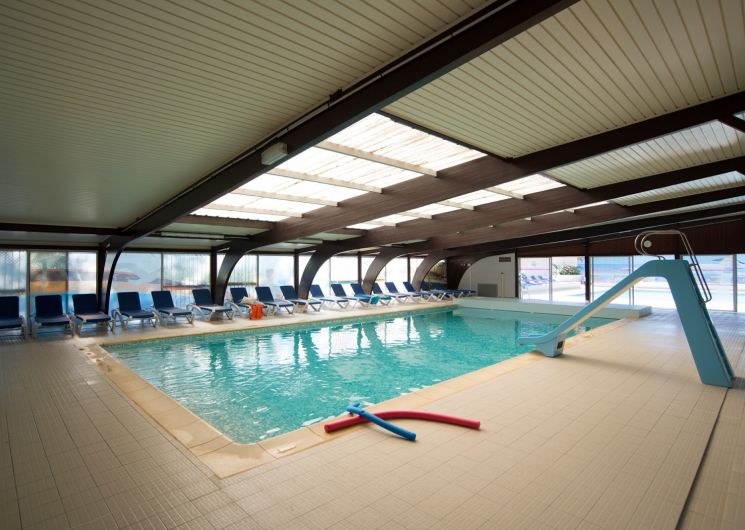 Piscine intérieure chauffée