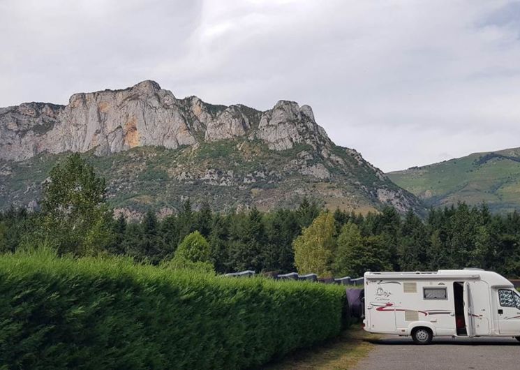 Aire de camping-cars à Les Cabannes